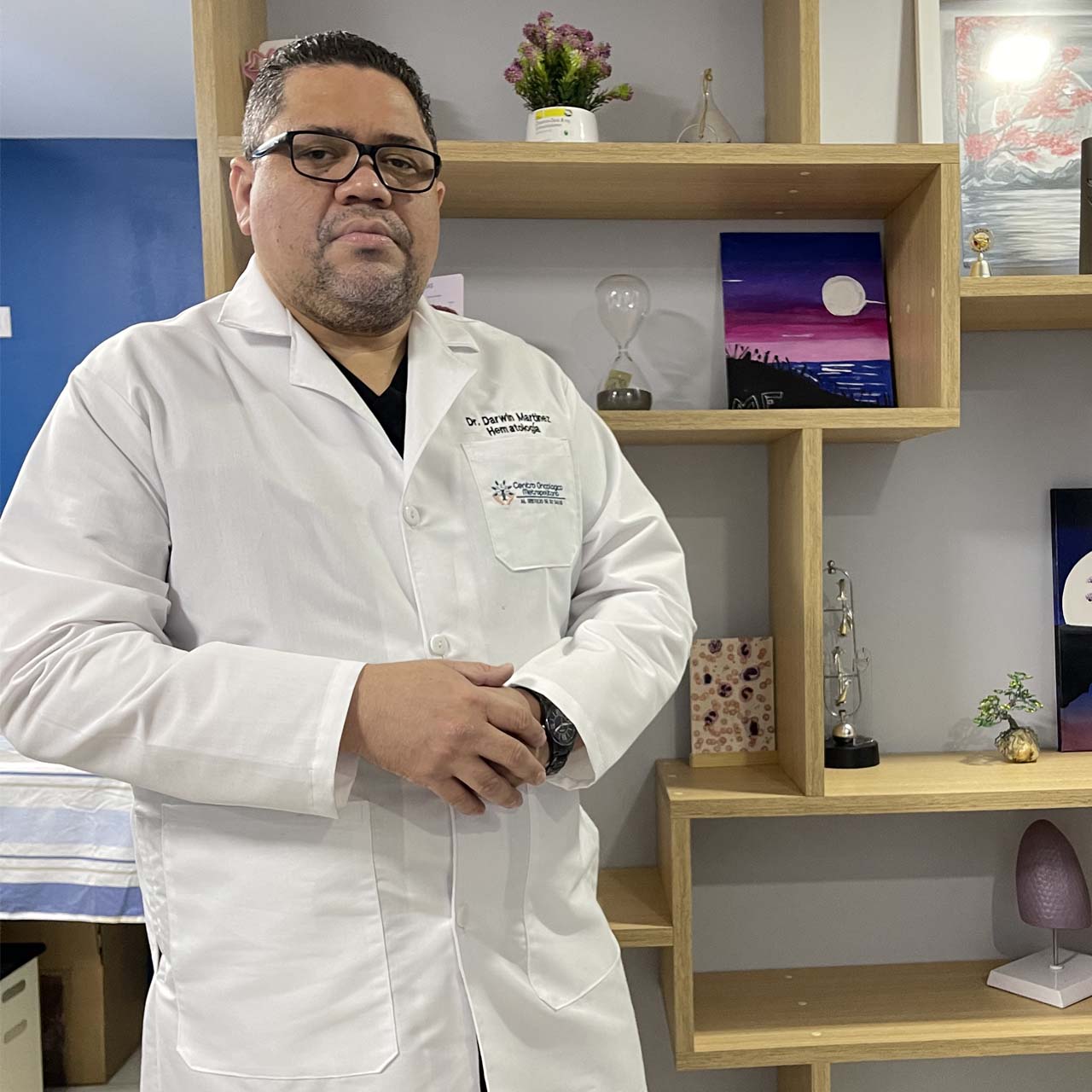 Dr. Darwin Martínez